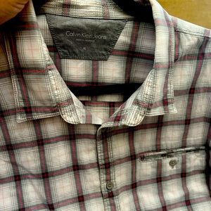 Calvin Klein Jeans XL plaid LS Button-Up with a Button Front Pocket